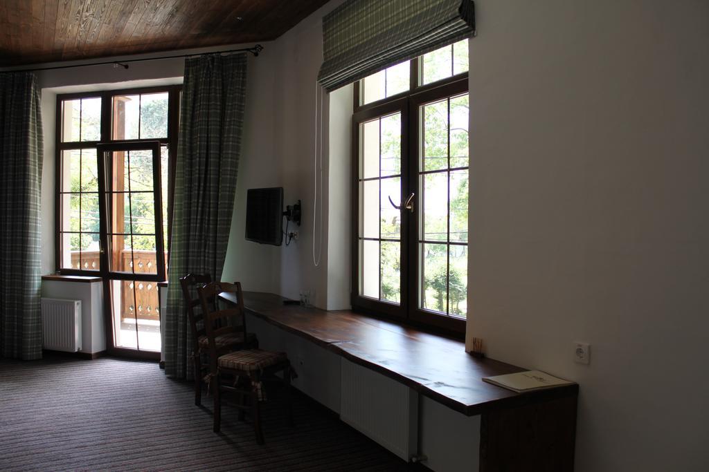 Shpatser Hotel Bryukhovychi Ngoại thất bức ảnh
