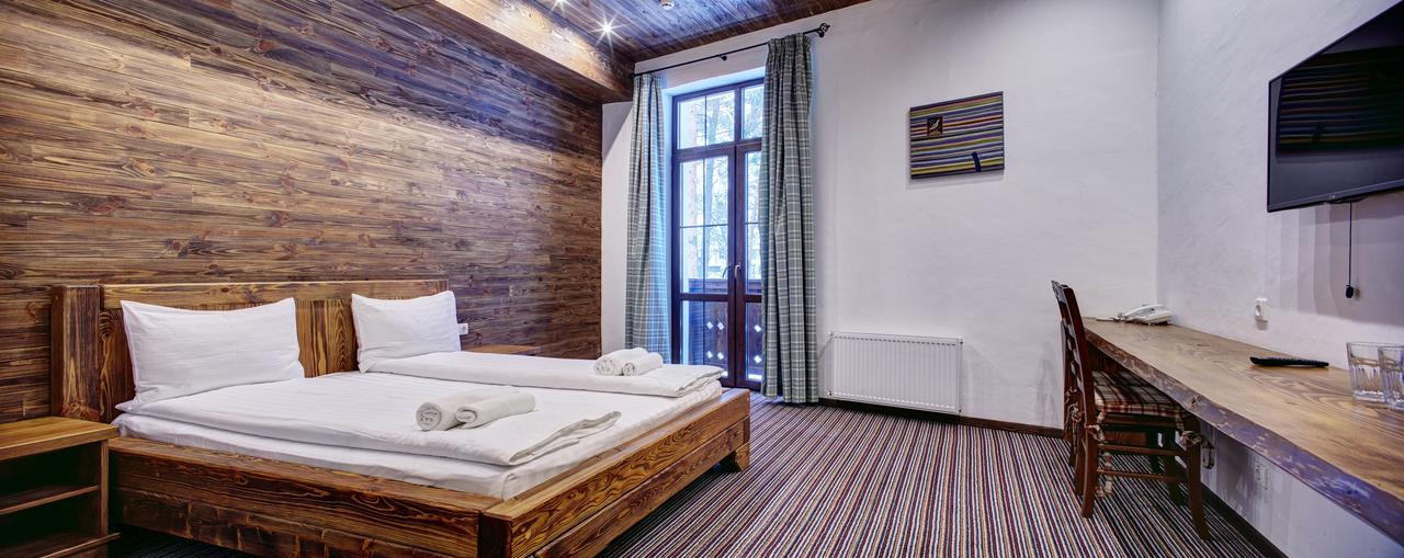 Shpatser Hotel Bryukhovychi Ngoại thất bức ảnh