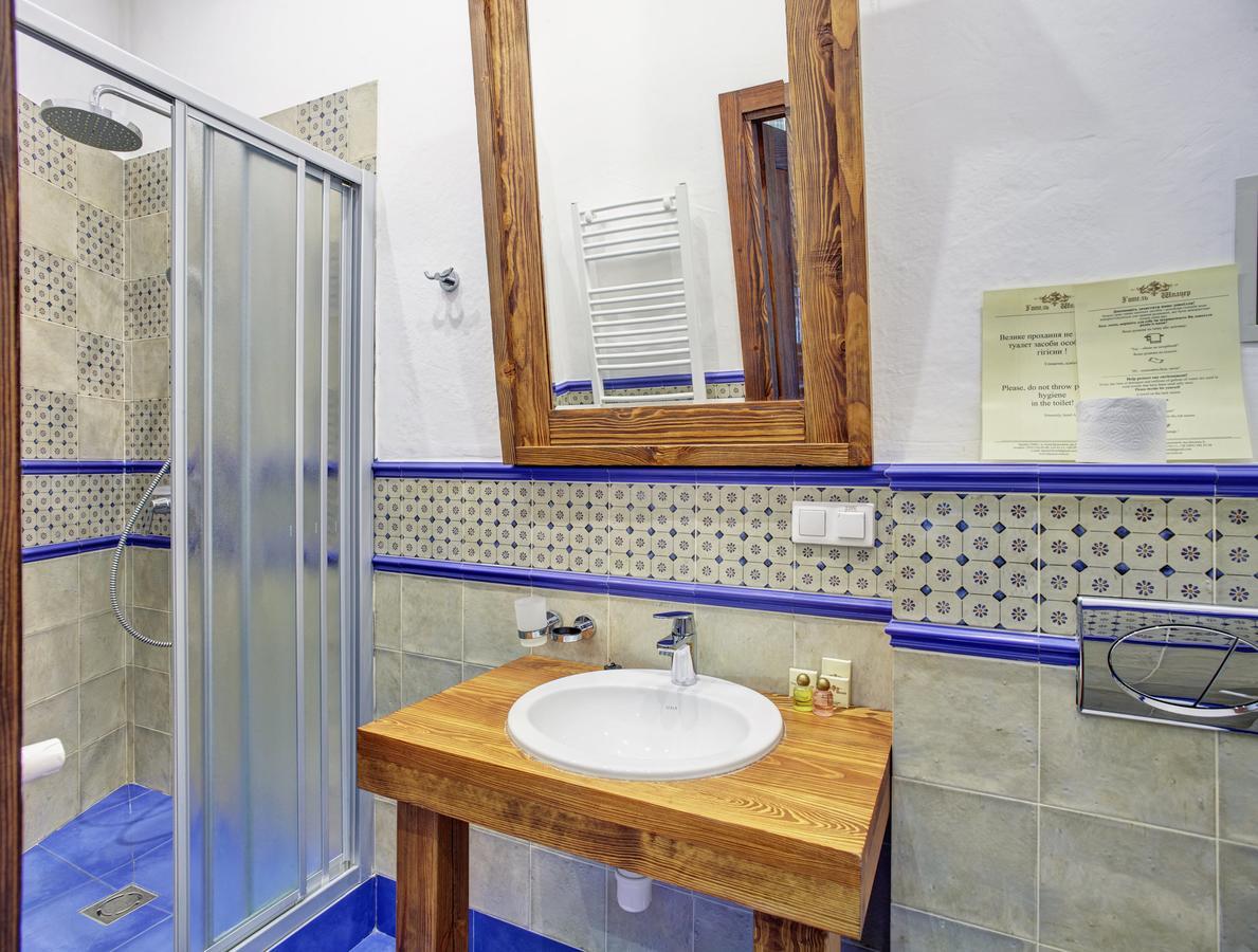 Shpatser Hotel Bryukhovychi Ngoại thất bức ảnh