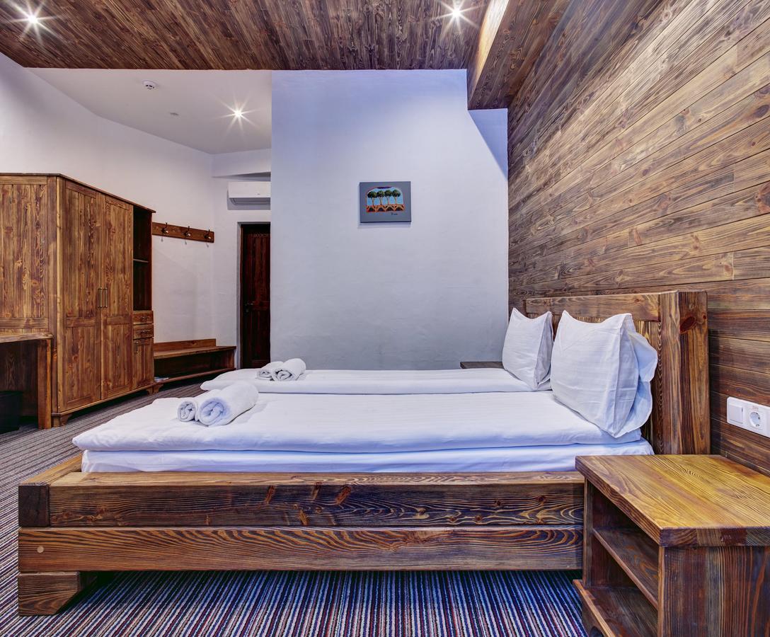 Shpatser Hotel Bryukhovychi Ngoại thất bức ảnh
